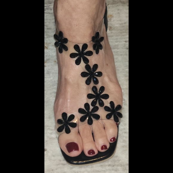 New Women's Dress Sandals Black Floral w/ Clear Acrylic Heels Size 41 (1… - Picture 2 of 13